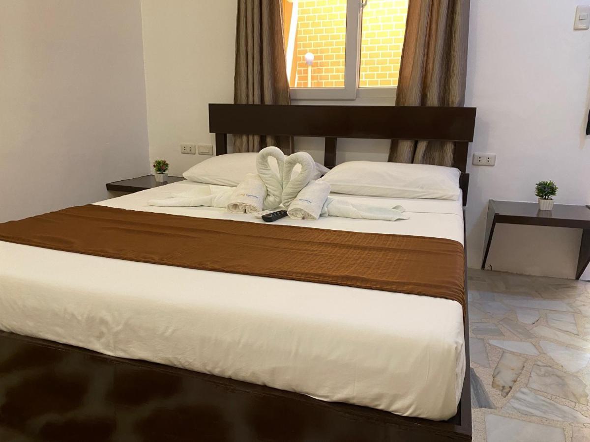 פוארטו גאלרה Papa Freds Beach Resort מראה חיצוני תמונה