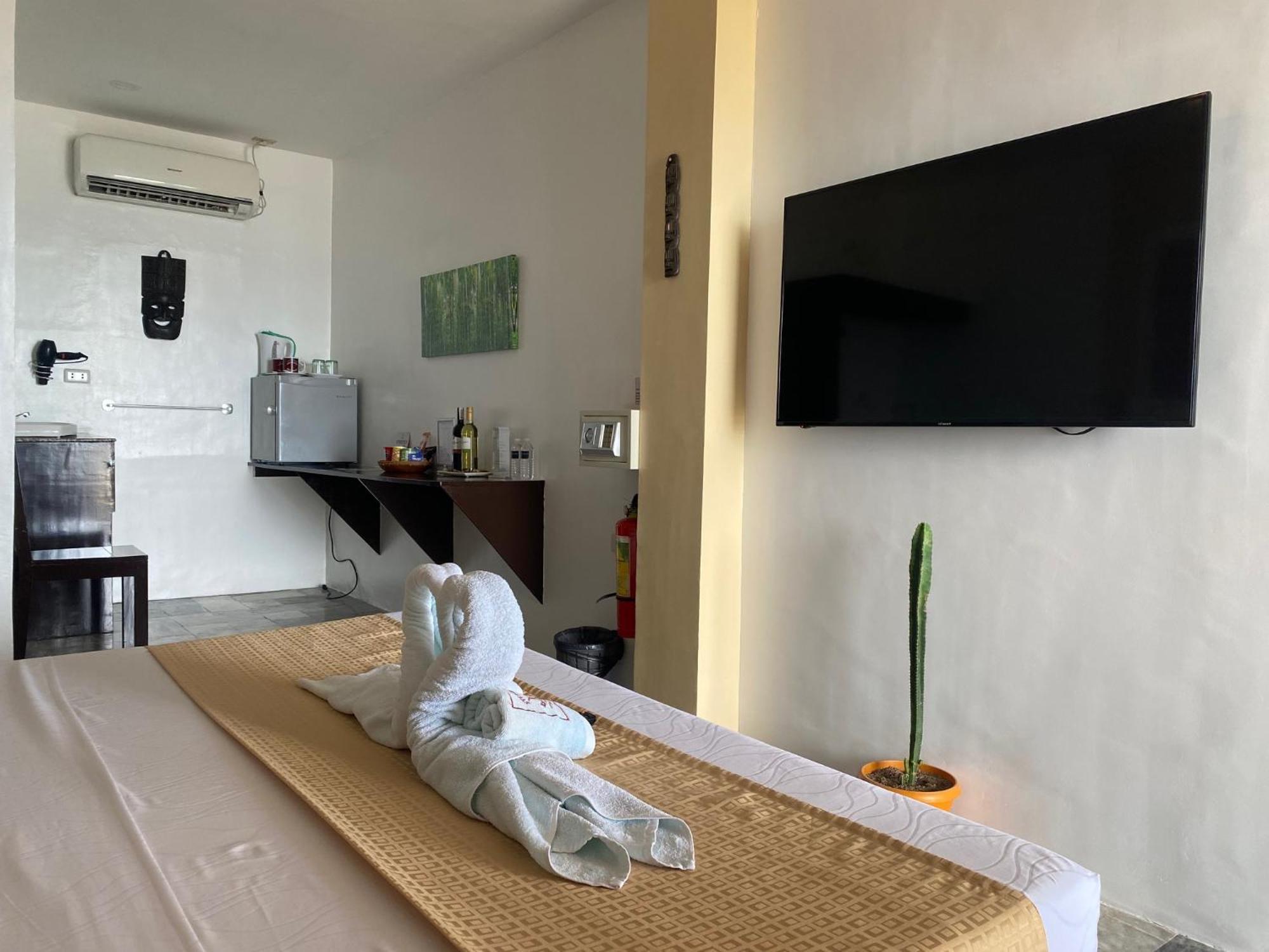 פוארטו גאלרה Papa Freds Beach Resort מראה חיצוני תמונה