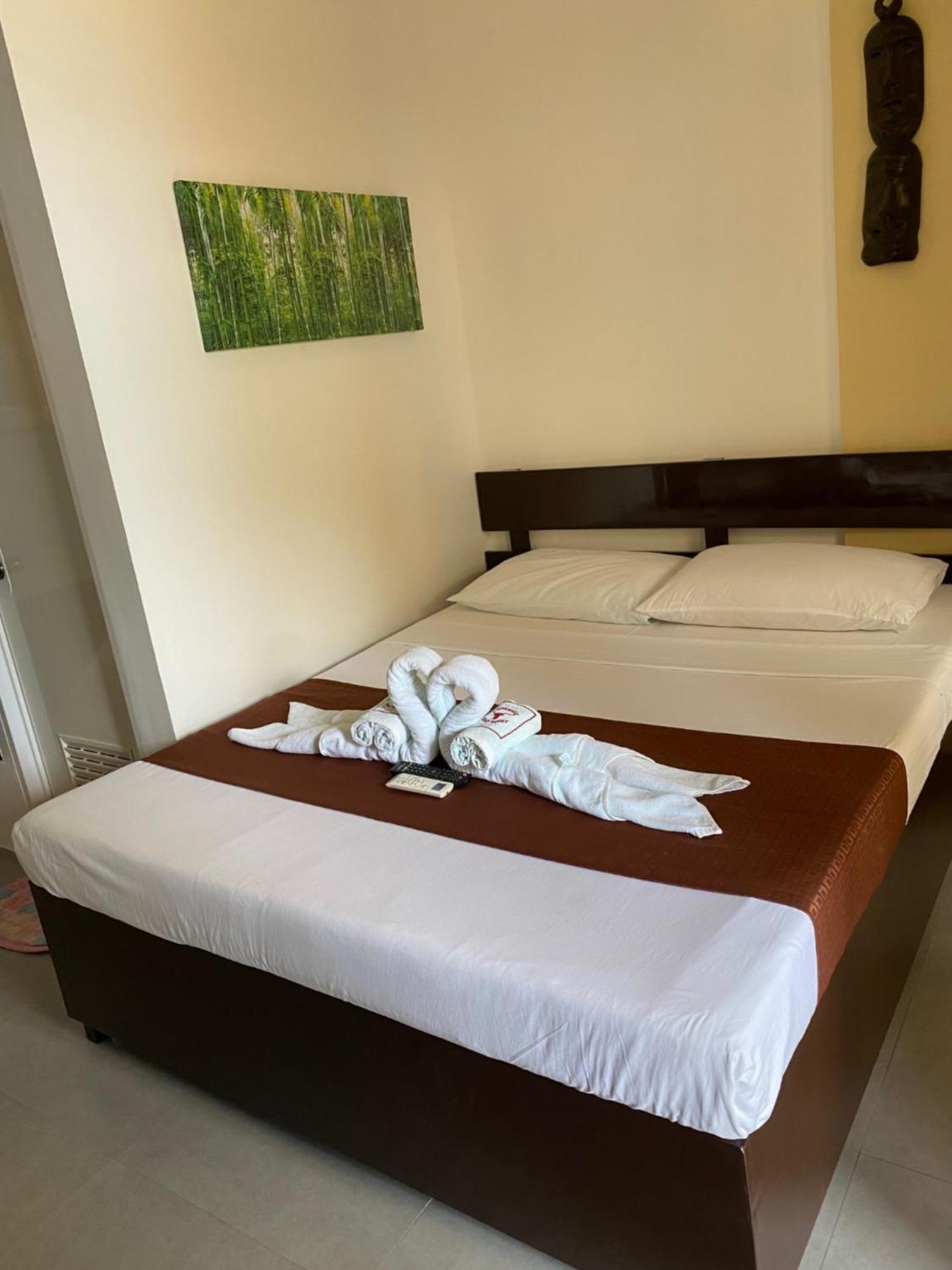פוארטו גאלרה Papa Freds Beach Resort מראה חיצוני תמונה